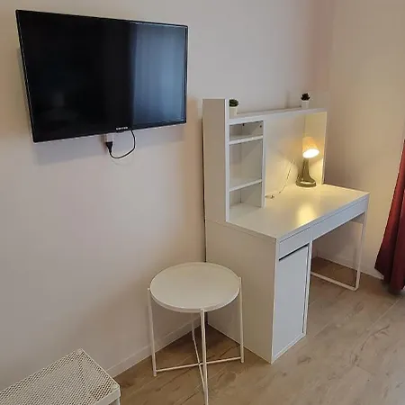 Trinita' Dei Monti, Night Check-in Also Available Affittacamere 3*